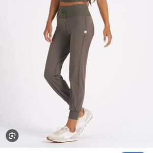 Olive green vuori joggers size small